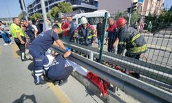 Aydın’da motosikletle servis aracı çarpıştı: 1’i ağır 2 yaralı