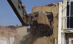 Nazilli’de 3 metruk bina daha yıkıldı