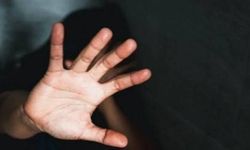 14 yaşındaki kıza mide bulandıran cinsel istismar! Ailesi cep telefonunu inceleyince sapıklar tutuklandı