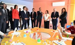 CHP lideri Özel açılışını yaptığı Otizm Merkezi’ni gezdi! Başkan Çerçioğlu eşlik etti