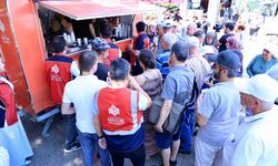 Aydın’da serinleten ikram: Bin 200 kişiye koruk suyu dağıtıldı
