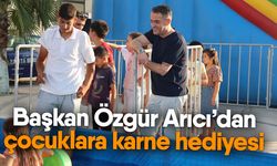 Başkan Özgür Arıcı’dan çocuklara karne hediyesi
