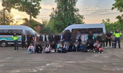 Aydın’da 35 göçmen yakalandı! Organizatör aracı bırakıp kaçtı