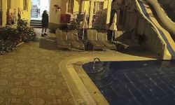Şiddetli deprem otelin havuzunu coşturdu!  Turistler 02.17'de kendilerini dışarı attı