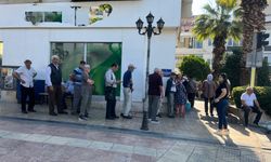 Aydın’daki emekliler sabah erken saatte bankaya gitti
