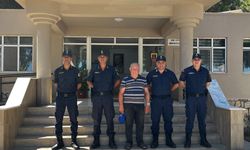 Kuşadası’nda şehit babası Karakolu ziyaret etti