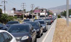 Tatilciler trafiği kilitledi! Söke ve Aydın–Muğla karayolunda uzun kuyruk oluştu