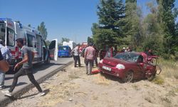Emniyet şeridinde durdu, TIR çarptı: 1 ölü, 5 yaralı