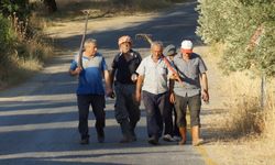 Ekipleri yalnız bırakmadılar: Yangını el birliği ile söndürdüler