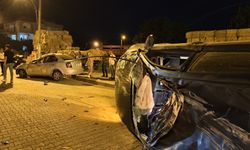 Nazilli’de film sahnesi gibi kaza! Karşı şeride uçan araç otomobilin üstüne düştü!