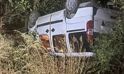 Şarampole devrilen araç ters döndü: Sürücü yaralandı