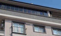 Didim’de apartman çatısında tehlikeli anlar! Polis son anda ikna etti