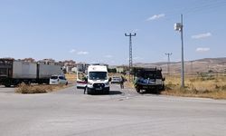 Kamyonetle otomobil çarpıştı: 3’ü çocuk 6 yaralı