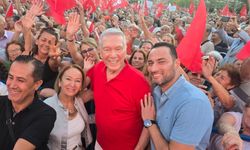 Uğur Dündar, Özgür Özel’in Aydın mitingine katıldı