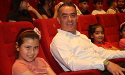 Başkan Özgür Arıcı’dan anlamlı etkinlik! İlçedeki çocuklar sinema ile buluştu