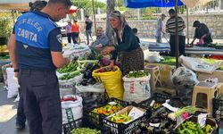 Efeler'in ekiplerinden pazarlarda etiket denetimi