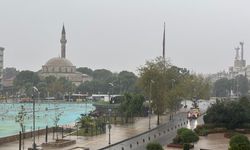 Aydın’da sağanak yağış başladı! Vatandaş kapalı alanlara sığındı