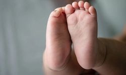 Turistik ilçede korkunç olay! Bebek terasta ölüme terk edildi