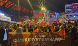 Aydın’da fenerler Cumhuriyet Bayramı için yakıldı