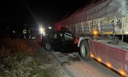 Otomobil tırla çarpıştı: 2 kişi hayatını kaybetti