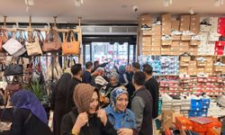 Mağazada indirim izdihamı! 10 lirayı duyan akın etti