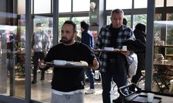 Başkan Çerçioğlu Aydınlıların yanında: Havuz Kafe’de 4 Çeşit Yemek 75 TL