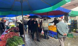 Aydın'da yağan yağmur semt pazarının görüntüsünü değiştirdi