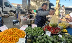 Salı pazarında tropik meyve rüzgarı