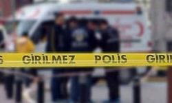 Eşiyle yakaladığı adamı sırtından ve bileğinden bıçakladı