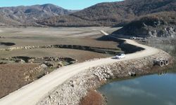 Almus Barajı'nda su azalınca civar köylerdeki vatandaşlar rahatlıyor