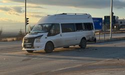Öğrencileri taşıyan servis aracı kaza yaptı: 18 yaralı