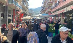 Koçarlı Pazarı vatandaşların akınına uğradı