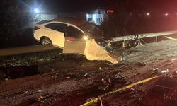 Karşı şeride geçen hafif ticari araç otomobille çarpıştı: 3 ölü, 2 yaralı
