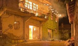Mahalledeki evleri esir alan yangın ekipleri seferber etti