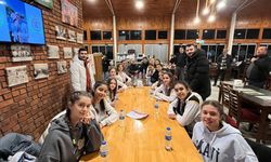 Maçtan dönen voleybol takımının aracı arıza yaptı: İmdada İncirliova Belediyesi yetişti
