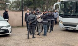 Cani evlat babasını vahşice öldürdü! Cesedini kireçleyip 4 ay depoda gizledi