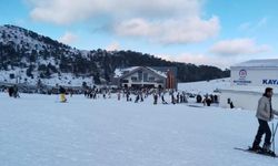 Aydınlılar yakınlarındaki kayak merkezinde gönüllerince eğleniyor