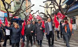 İYİ Parti İncirliova’da bayraklarla yürüdü