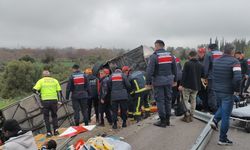 Yolcu otobüsü yoldan çıkıp devrildi! Çok sayıda ölü ve yaralı var