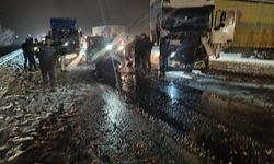 Tırla çarpışan araçtaki 4 kişi hayatını kaybetti
