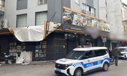 Aydın'da şiddetli rüzgar tabelaları kopardı: Vatandaşlar korku dolu anlar yaşadı
