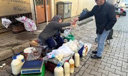 Aydın’da torunları için pazarda tezgah açıyor: Emekli maaşı yetmeyince üretip satmaya başladı