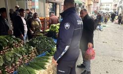 Germencik’te Pazarı’nda yağış öncesi tedbir: Zabıta ekipleri vatandaşları uyardı