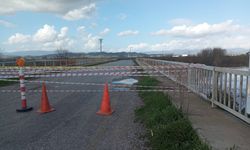 Menderes Nehri taşkını ulaşımı durdurdu: Koçarlı-Germencik yolu trafiğe kapandı!
