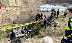 Otomobil çukura uçtu: 2 kişi hayatını kaybetti