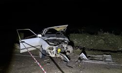 İki otomobil kafa kafaya çarpıştı: 1 ölü, 1 yaralı