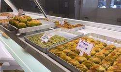 Kuşadası’nda bayram yoğunluğu: Şimdiden 2 bin tepsi tatlı siparişi alındı