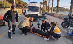 Aydın'da Motosiklet Otobüs Durağına Daldı! iki Kişi Yaralandı