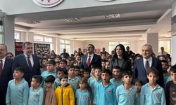 Bakan Tekin Aydınlı miniklerle buluştu