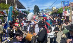 Didim’de lezzet ve kültür dolu festival coşkusu başladı: Başkan Gençay korteje eşlik etti